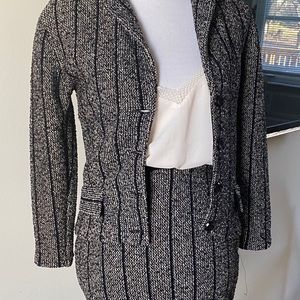 VINTAGE STRETCH WOOL SUIT!! Super chic!!!